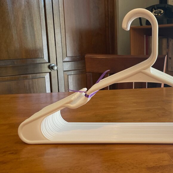 16-pack white plastic hangers - Picture 3 of 5